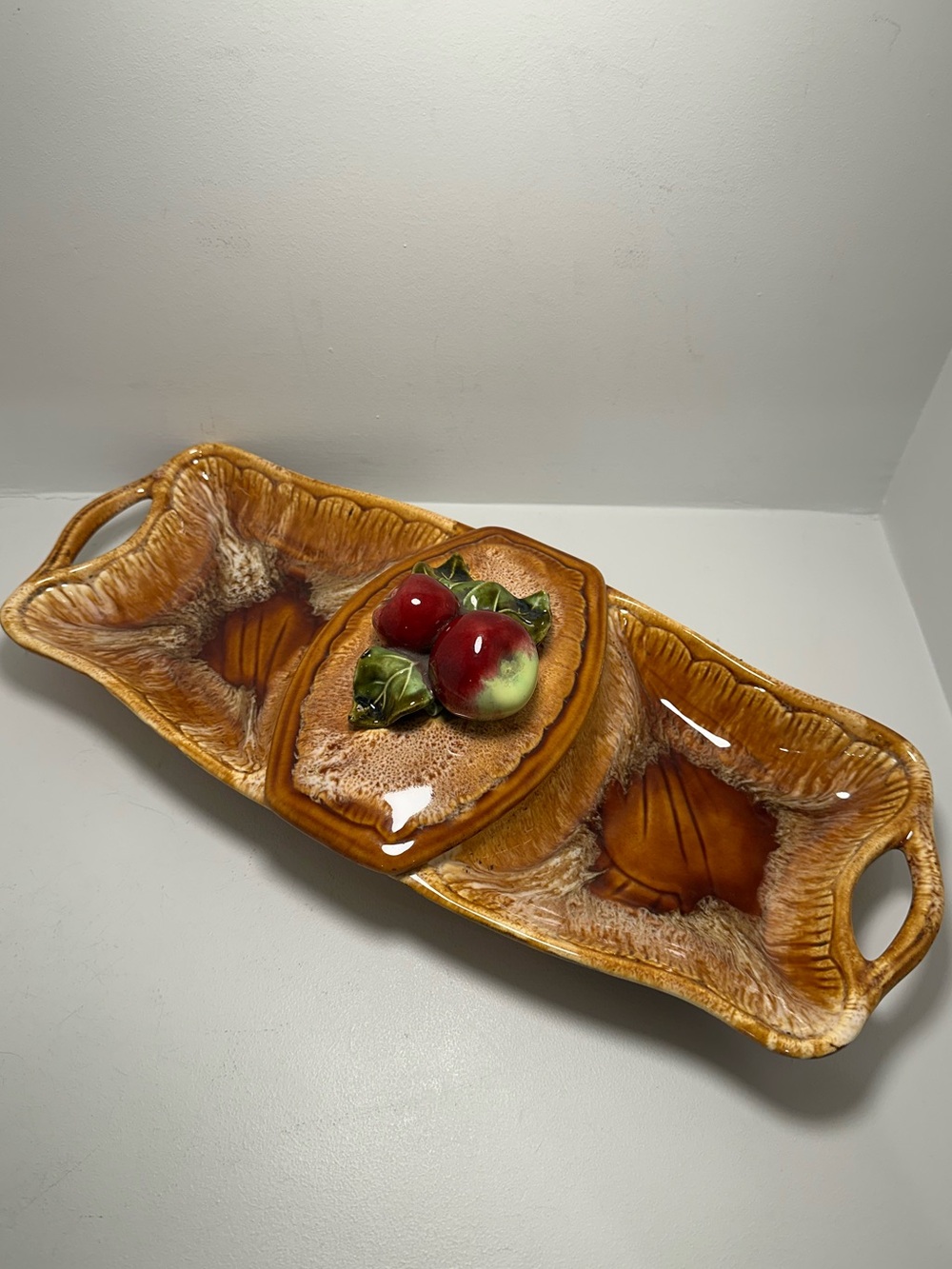 MAURICE OF CALIFORNIA AP519 Divided Serving Dish Tray Covered with Lid Apple